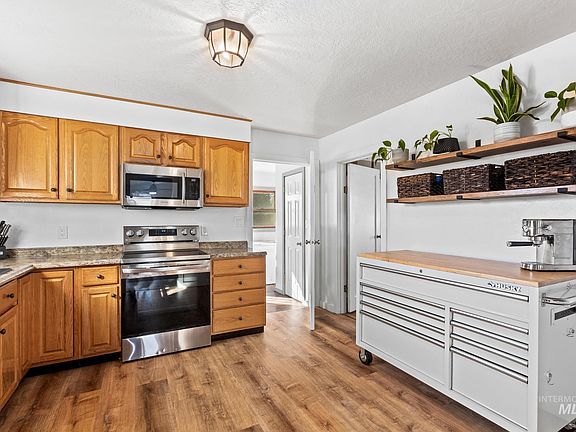 5th image of 921 NW 3rd St