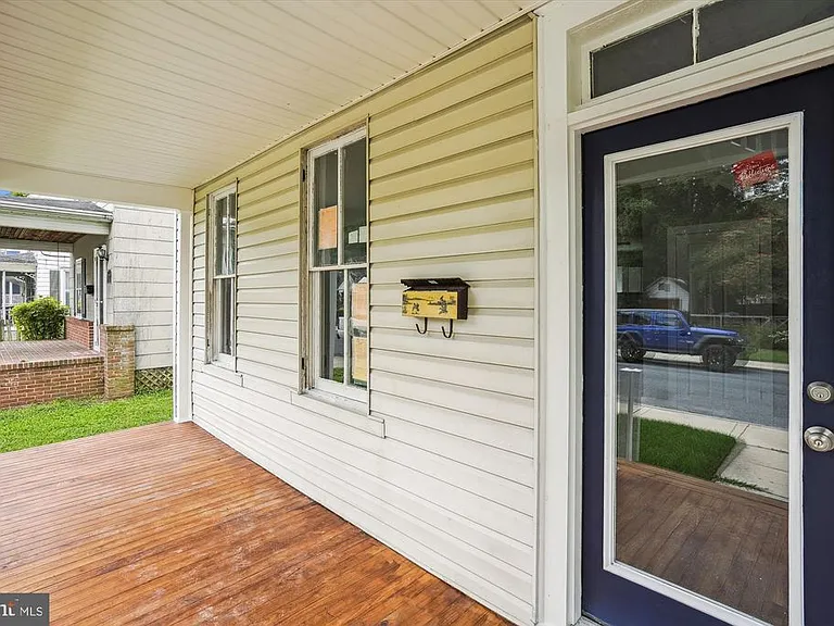 305 Willis St — Photo 2