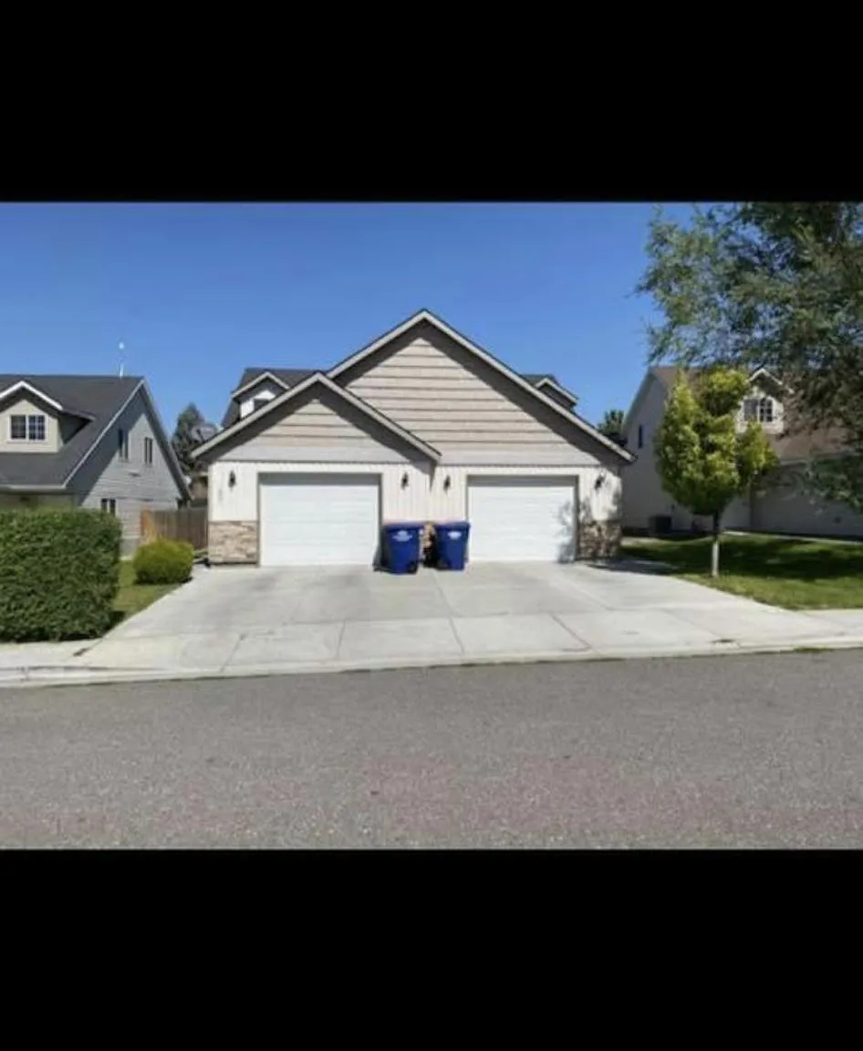3 bed, 1332 sqft, $1,750 — Photo 1