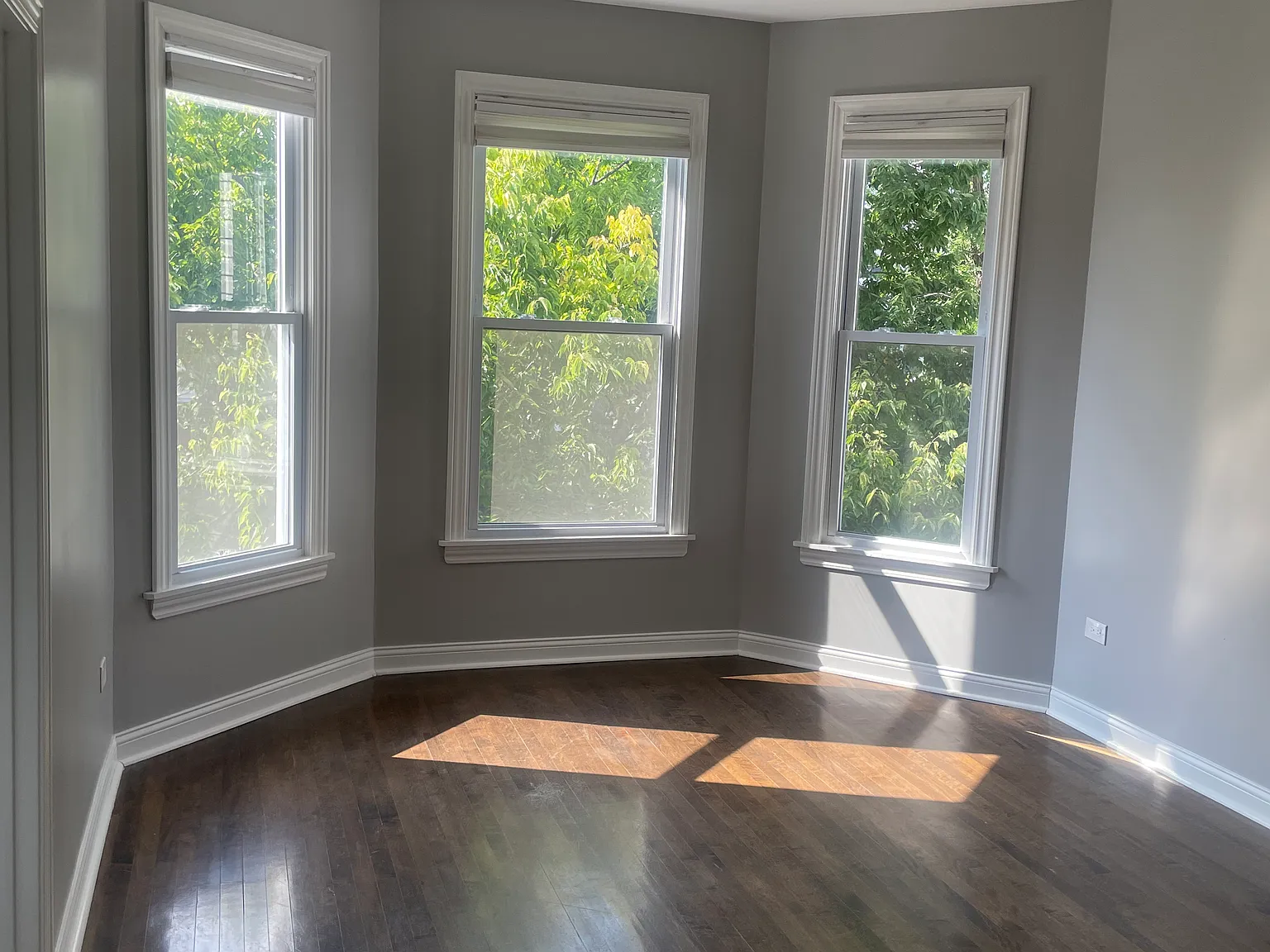 2923 N Wisner Ave — Photo 3