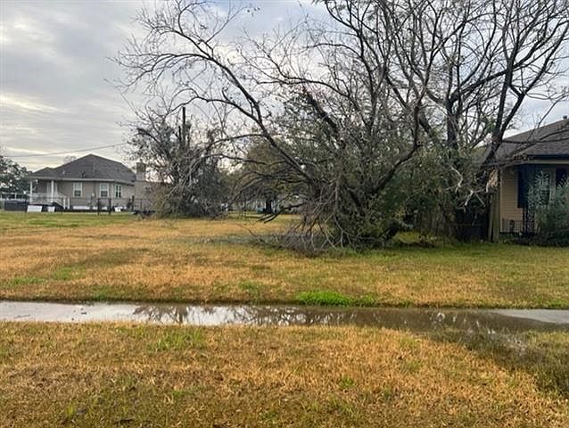 2nd image of 26 W Chalmette Cir