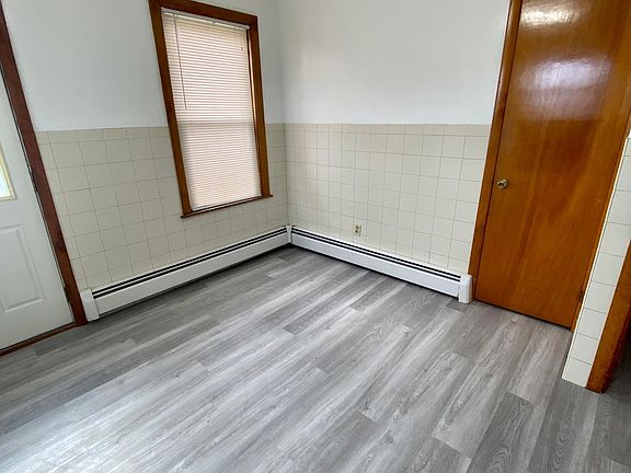 5th image of 39 Forest Ave Floor 2