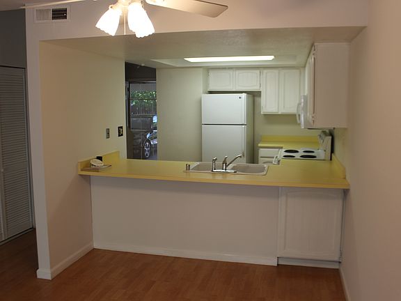 3rd image of 409 North St #2