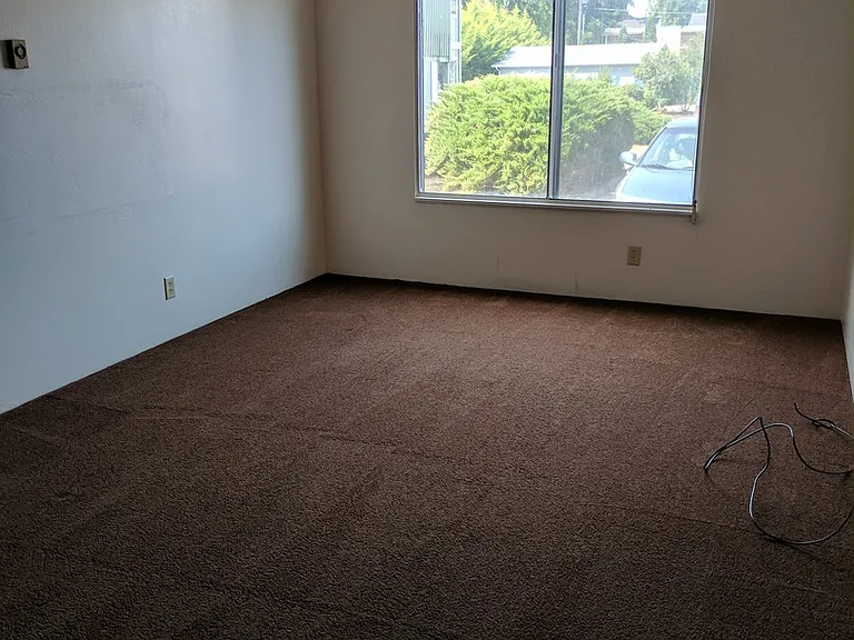 188 Pioneer Pkwy W — Photo 2
