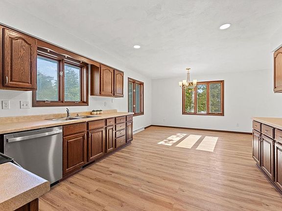 3rd image of 421 Bowman Road