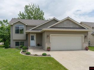 601 Colodoro Ln, Eagle Lake, MN 56024