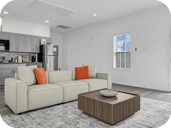 4th image of 3042 Milby St #2