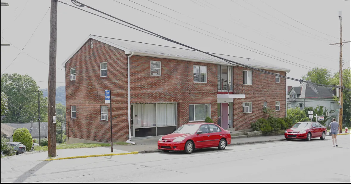 300 California Ave — Photo 2