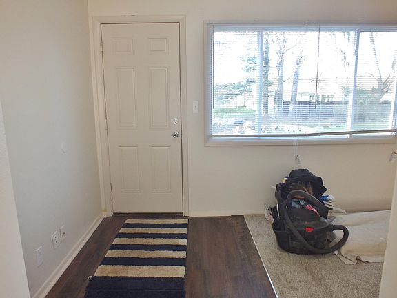 3rd image of 1749 Gaylord Dr