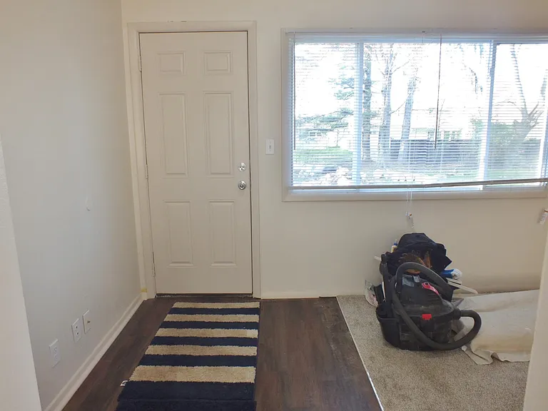 1749 Gaylord Dr — Photo 3