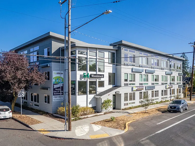 54 Woodstock Apartments~ Great Location ~Vibrant Neighborhood — Photo 37