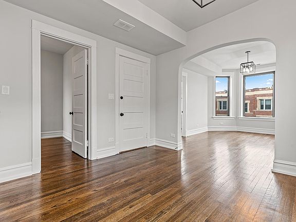 5th image of 3142 W Diversey Ave #3