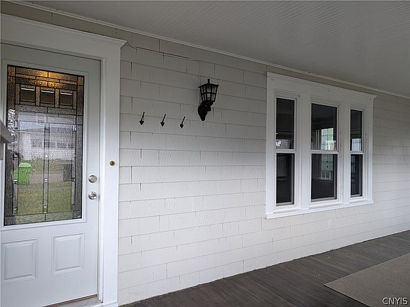 3rd image of 116 Berwick Rd N