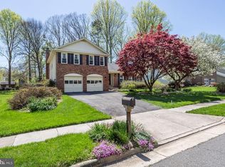 8405 Reflection Ln, Vienna, VA 22182