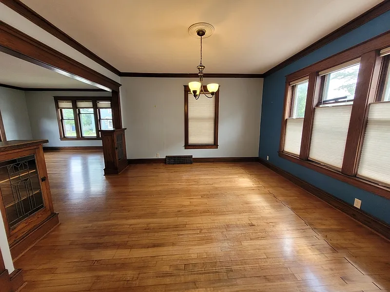 4 bed, 1.0 bath, 1766 sqft, $1,799 — Photo 2