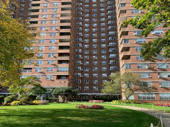 473 Franklin D Roosevelt Dr, New York, NY 10002