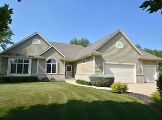 W126N6474 Willow Ct, Menomonee Falls, WI 53051