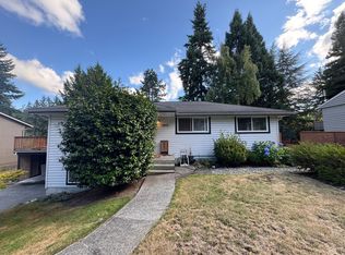 5855 NE 197th St, Kenmore, WA 98028