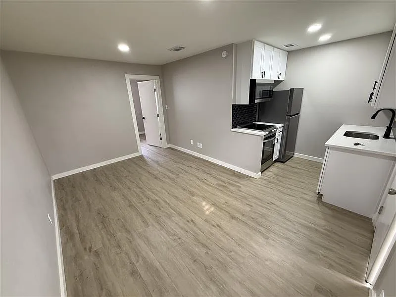 1 bed, 380 sqft, $1,045 — Photo 1