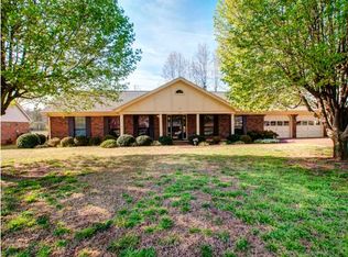 107 W Oak Hill Dr, Florence, AL 35633