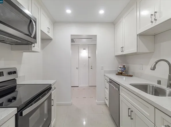 470 N Civic Dr APT 412, Walnut Creek, CA 94596