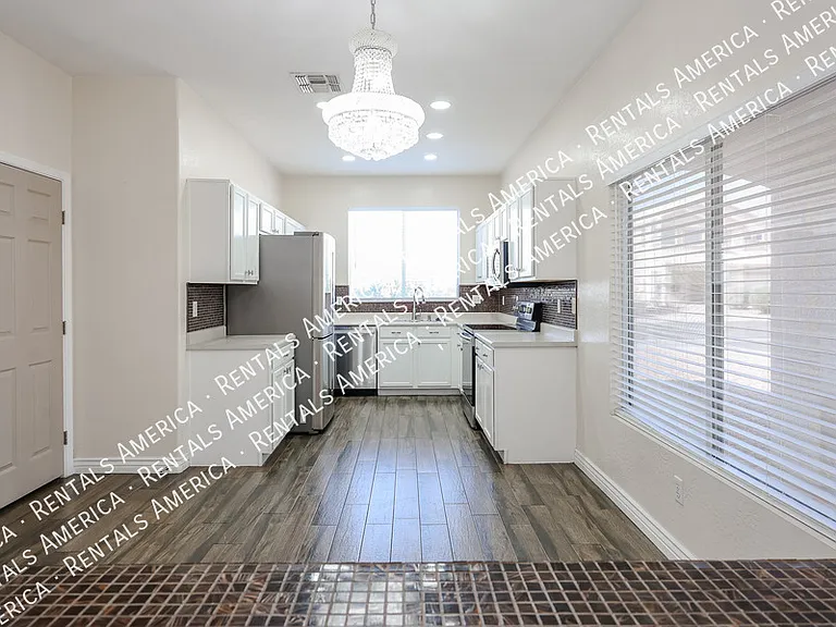 15428 W Mauna Loa Ln — Photo 9