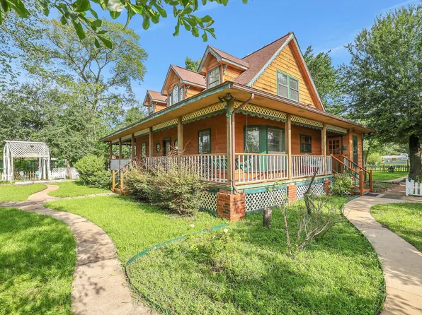 219 Harris Rd, Highlands, TX 77562