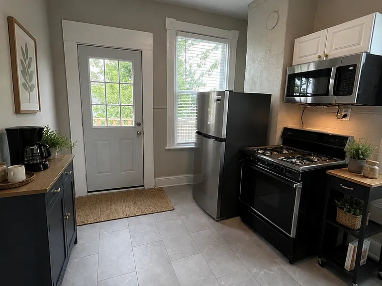 Kitchen
Virtually staged for illustrative purposes.