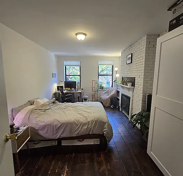 415 E 9th St #5 — Photo 1