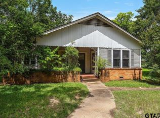 403 N 6th St, Crockett, TX 75835