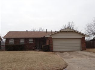 936 NW 28th St, Moore, OK 73160