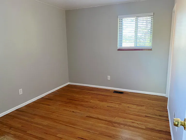 920 Miami Way — Photo 11