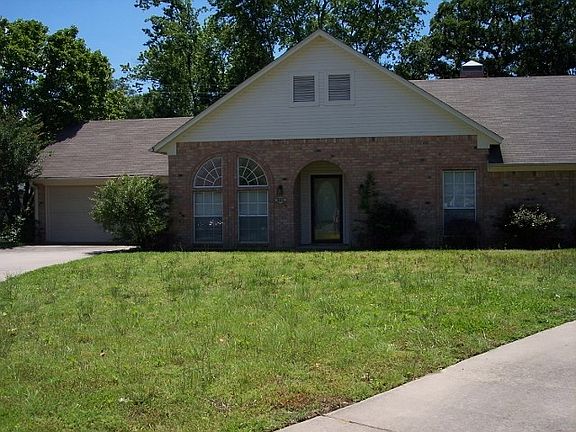 2nd image of 301 Hollie Cir
