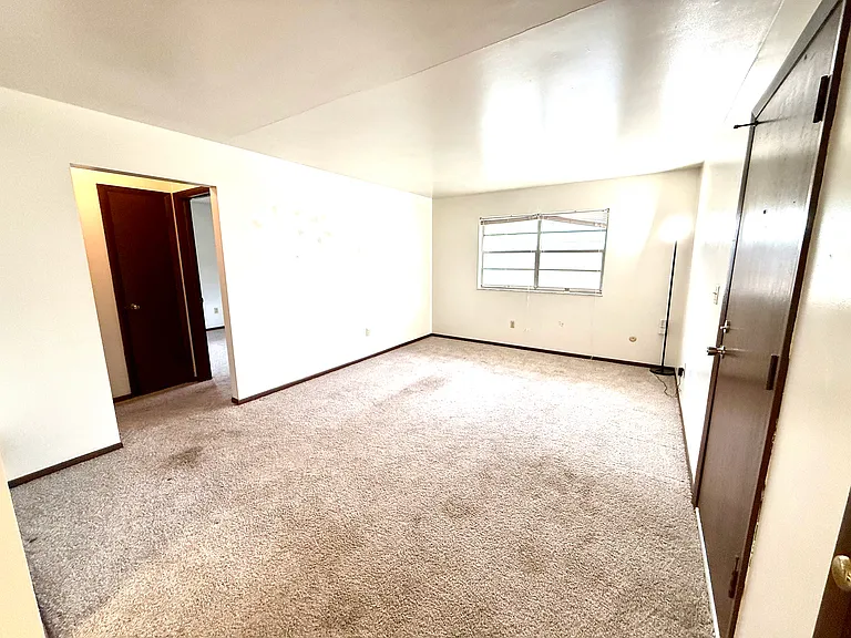 1549 Glenn Ave — Photo 8