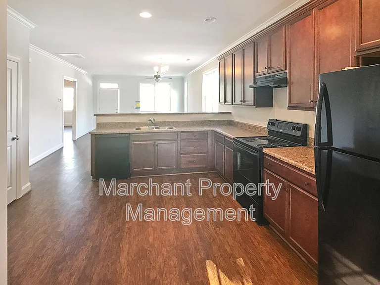 180 Floyd St — Photo 9