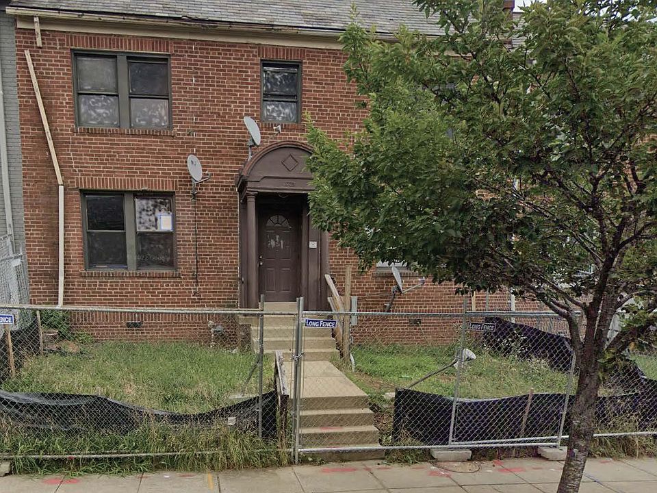 1st image of 1223 18th Pl NE