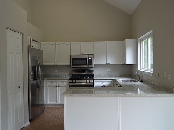 4th image of 2610 Fairfax Ln