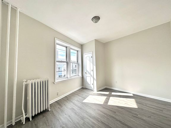4th image of 326 Summit Ave APT 202