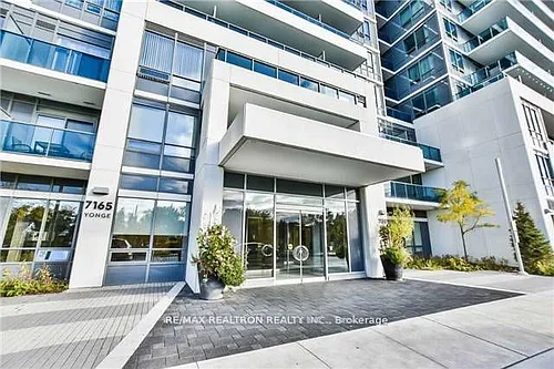 7165 Yonge St Photo 1 7165 Yonge St Photo 1