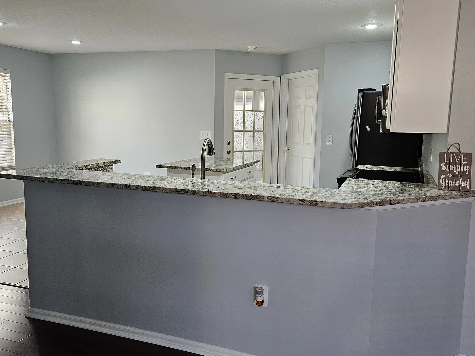 3 bed, 1210 sqft, $2,900 — Photo 3