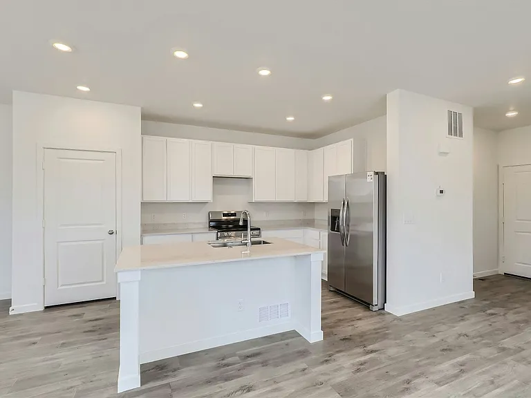 560 Cottonwood Ave — Photo 9