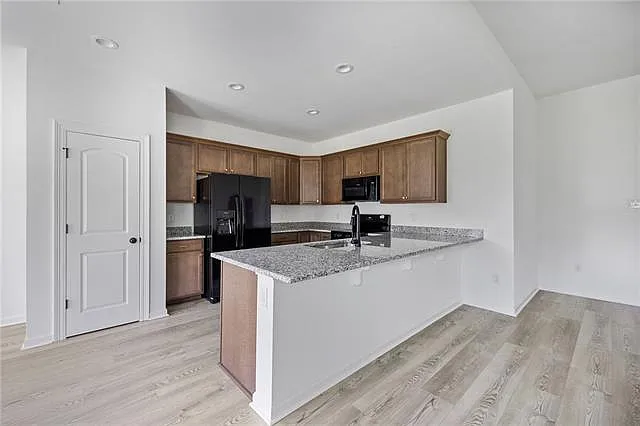 41375 Rosewood Dr — Photo 3