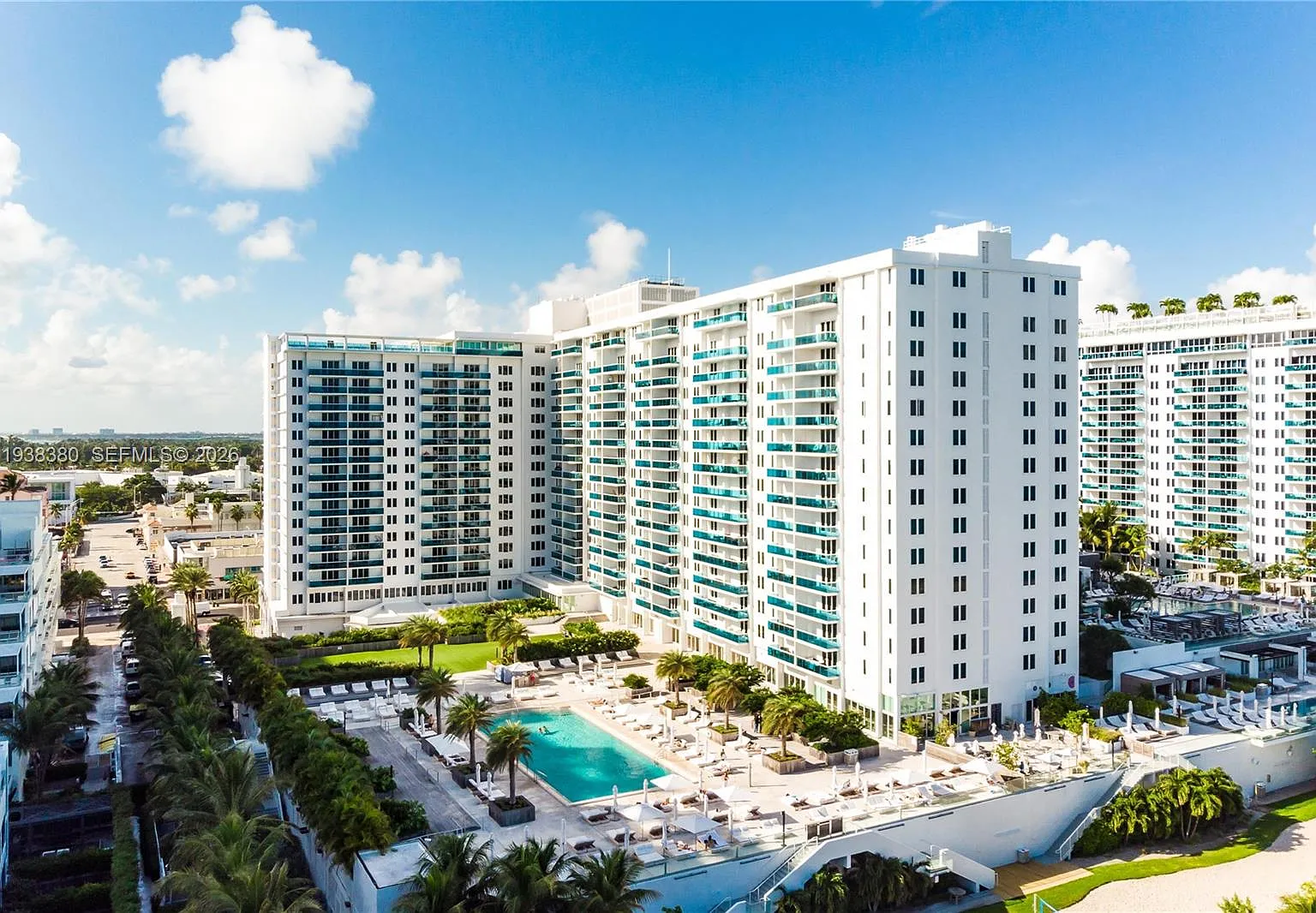 Roney Palace Condo — Photo 2