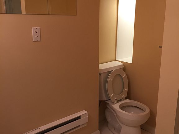 5th image of 1530 Roosevelt Ave