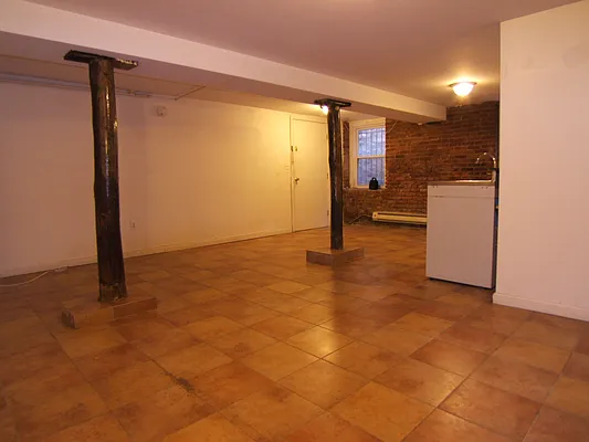 Rented by Joel Weisz, LREB | media 3