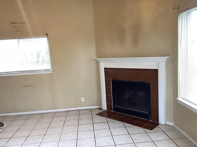 15831 Bazelbriar Ln — Photo 36