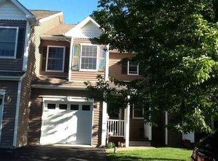 281 Pinebrook Dr #281, Hyde Park, NY 12538