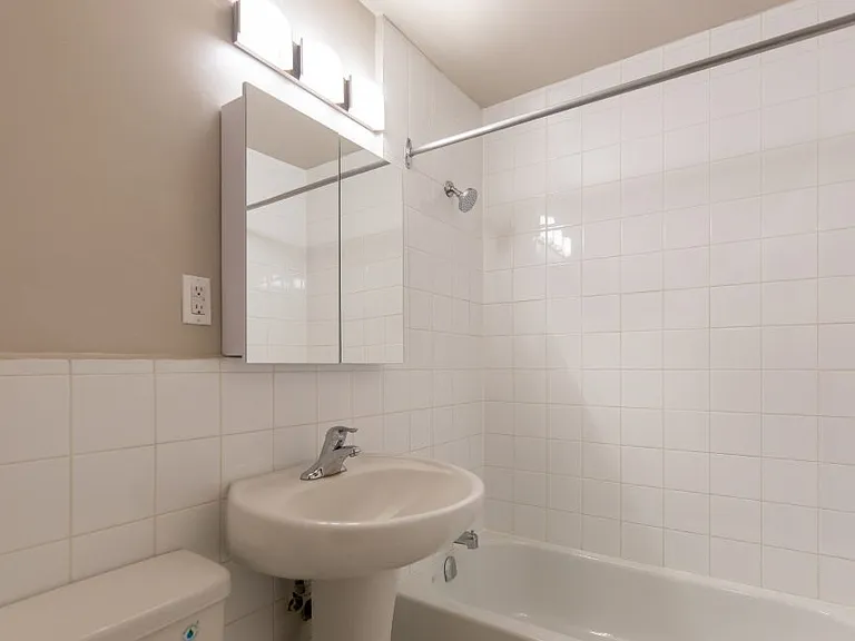 839 Roselawn Ave — Photo 17