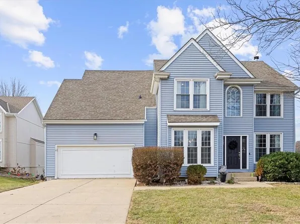 15826 Maple St, Overland Park, KS 66223