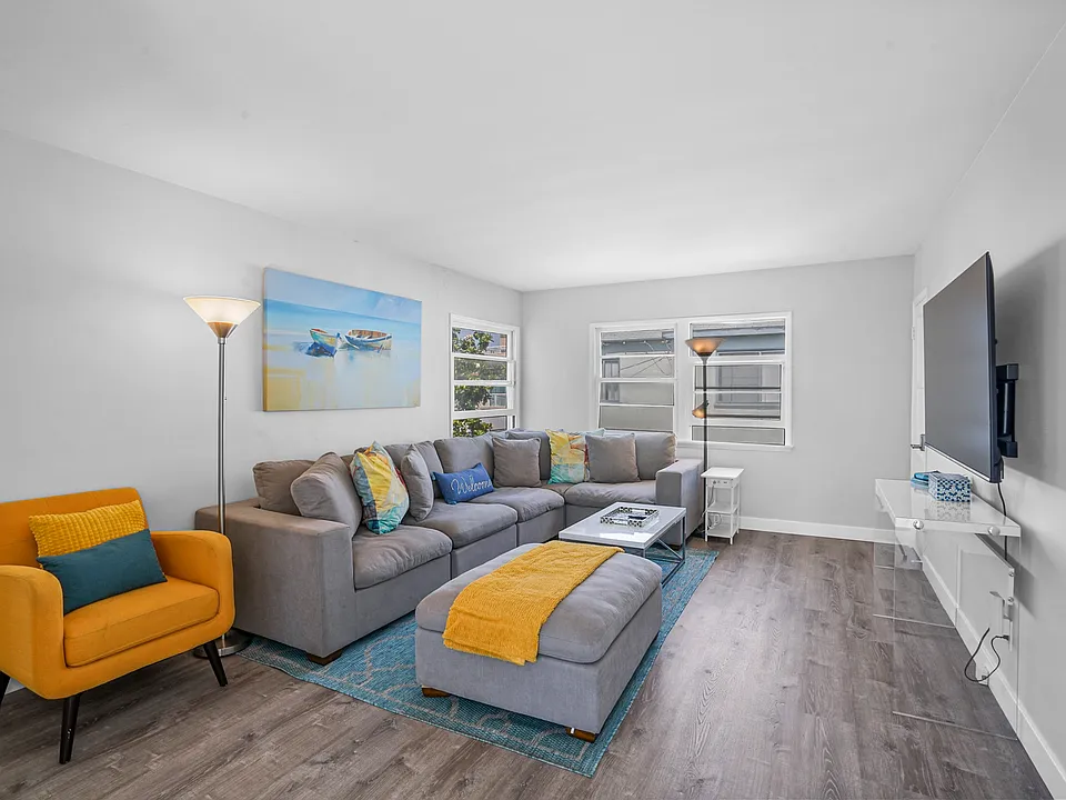 838 Felspar St